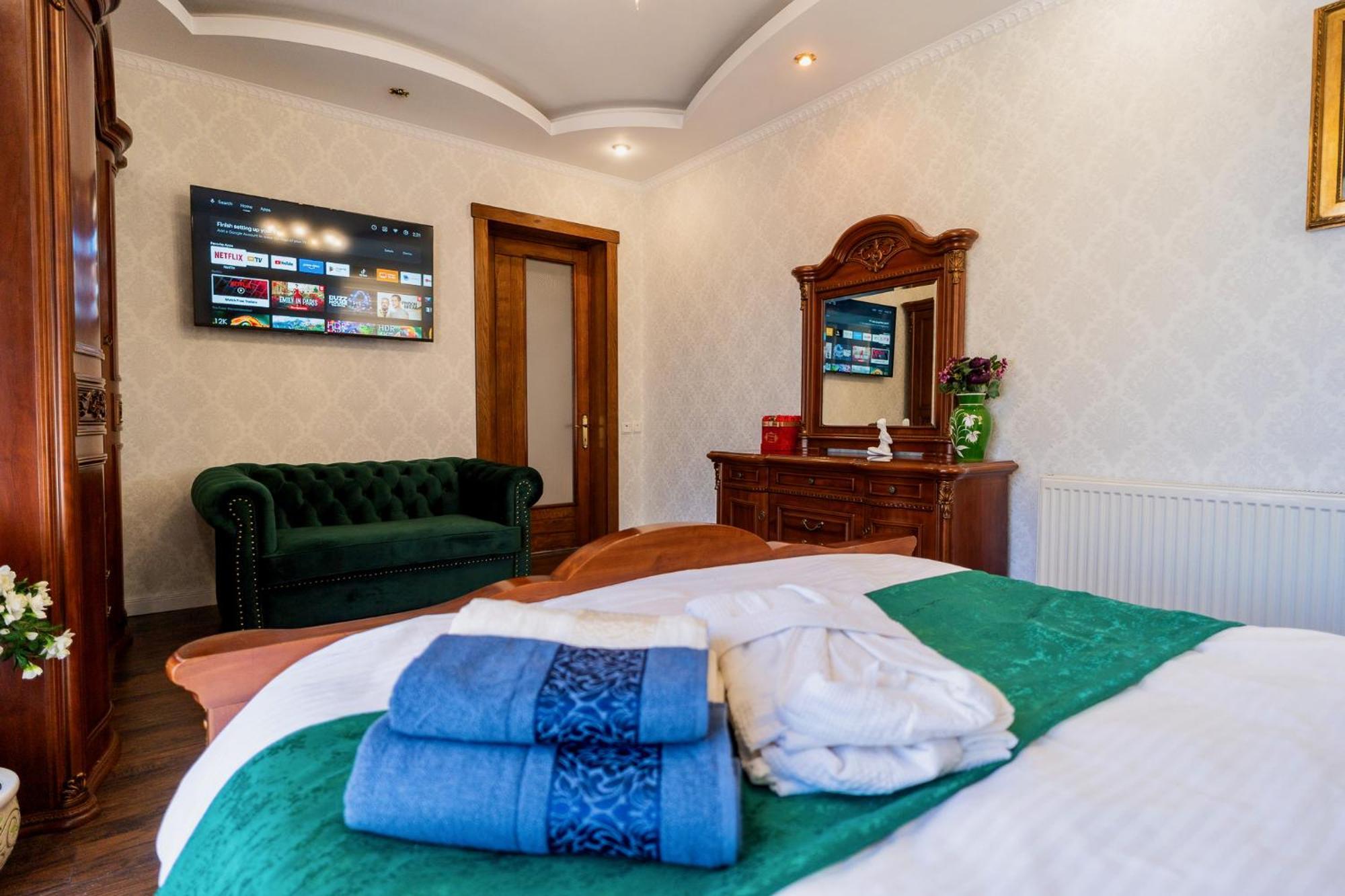 Luxurious Villa With Lush Garden And Huge Terrace Near Herastrau Park Bucureşti Eksteriør bilde