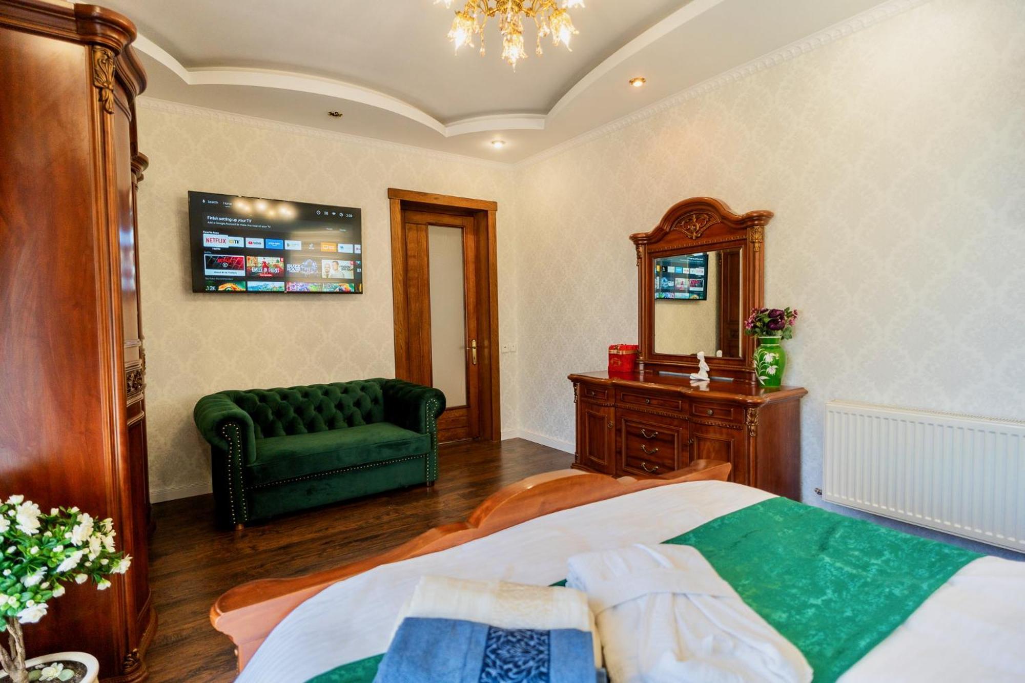 Luxurious Villa With Lush Garden And Huge Terrace Near Herastrau Park Bucureşti Eksteriør bilde