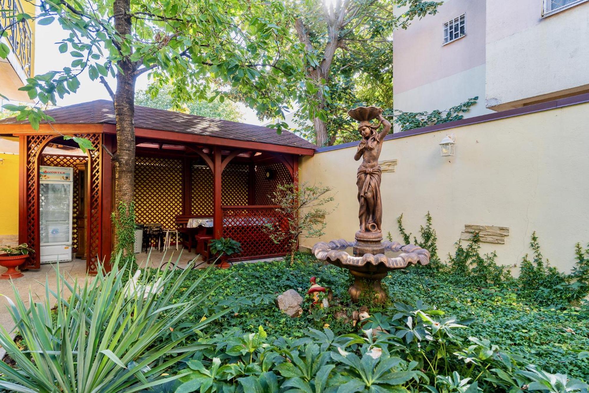 Luxurious Villa With Lush Garden And Huge Terrace Near Herastrau Park Bucureşti Eksteriør bilde