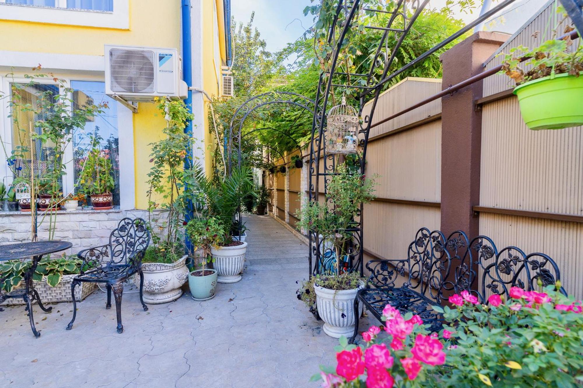 Luxurious Villa With Lush Garden And Huge Terrace Near Herastrau Park Bucureşti Eksteriør bilde